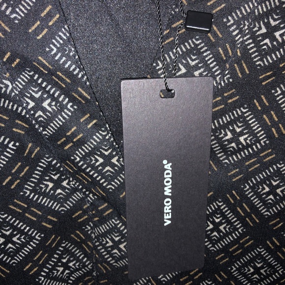 Vero Moda Black Anya VMKAY 3/4 Short Dress WVN Medium NWT - Picture 4 of 13